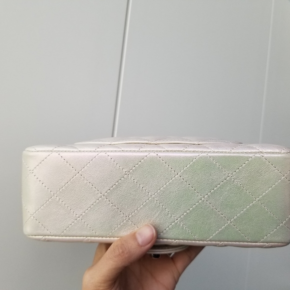 Authentic new Chanel mini single flap bag seashell irridescent 2020 lambskin - Picture 7 of 14